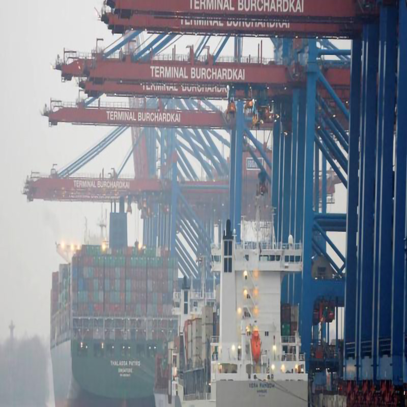 Németország lehetővé teszi Kína Cosco számára, hogy 24,9% -os részesedést vállaljon a legnagyobb kikötőben